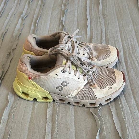 On Cloud Cloudflyer 4 Tennis Shoes | Size 8.5 - Picture 3 of 5